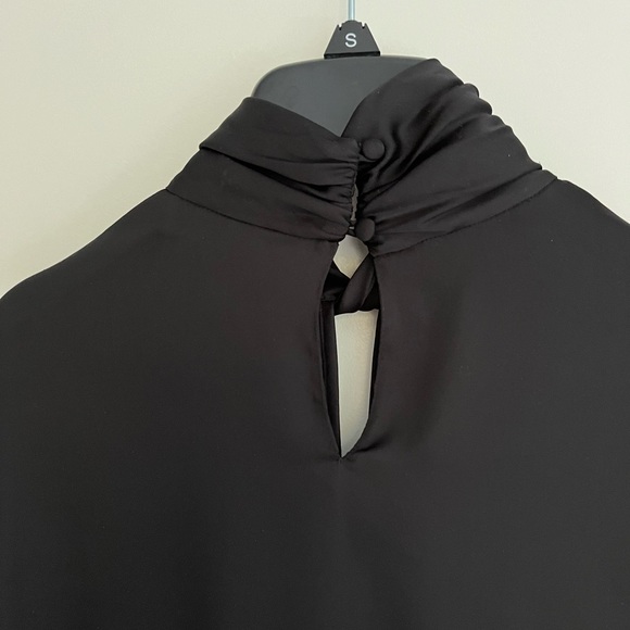 Elie Tahari black blouse with belle sleeve, cut out high neck size XS - Picture 5 of 7